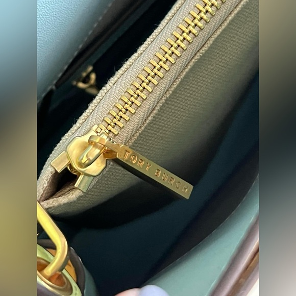 💰SOLD - 146390 - Tory Burch Small Lee Radziwill Whipstitch Double Bag - Picture 12 of 16